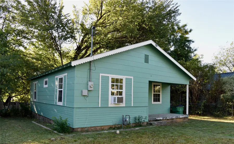 1111 Sanders Street, Bowie, TX 76230 - #2