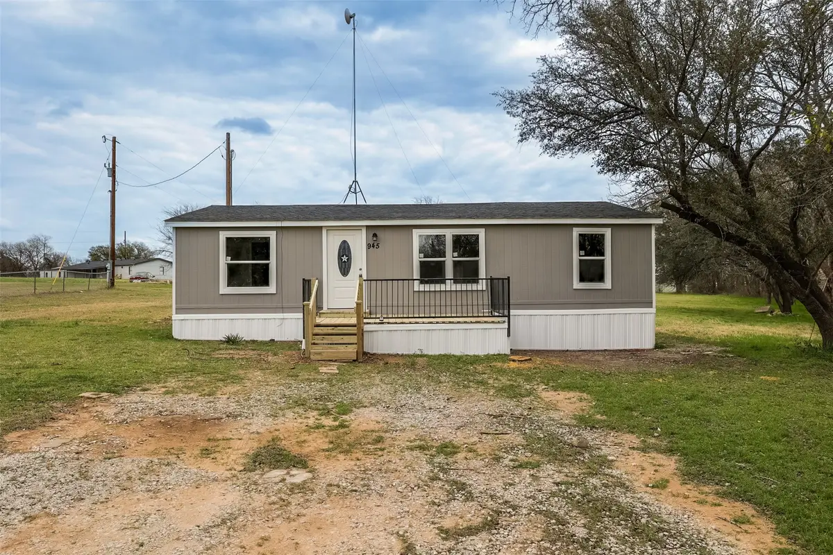 945 Walnut Street, Reno, TX 76020 - #1