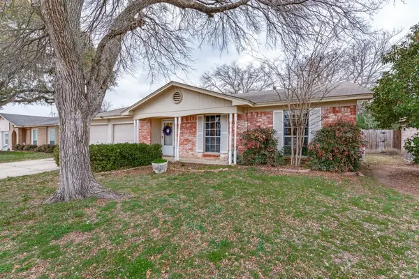 6037 Highcrest Drive, Watauga, TX 76148