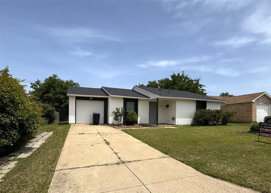 7005 Greenview Circle N, Fort Worth, TX 76120 - #2