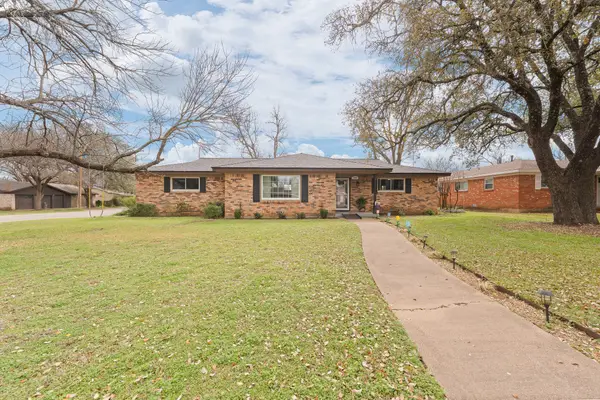 1001 Princeton Place, Cleburne, TX 76033
