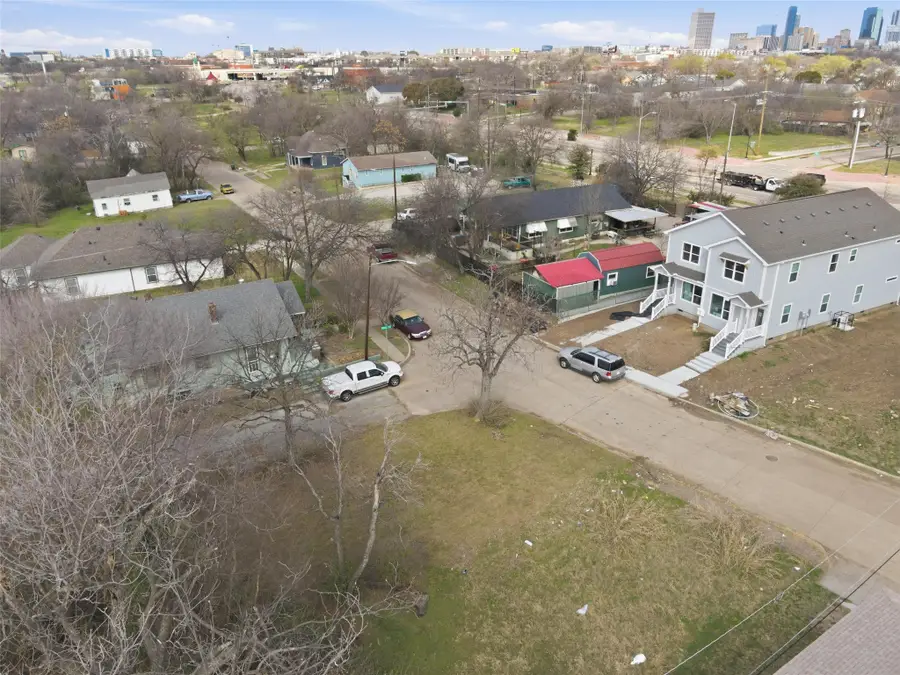 1060 E Oleander Street, Fort Worth, TX 76104 - #3