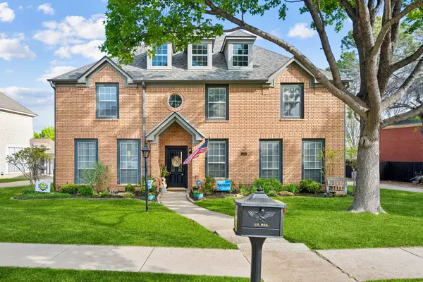 824 Lochmoor Lane, Highland Village, TX 75077