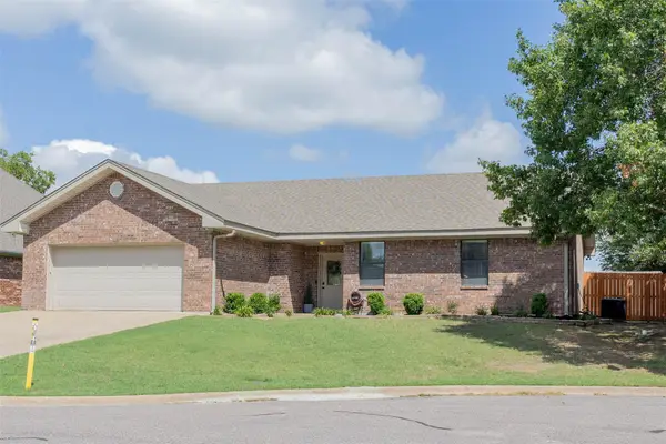2220 N Village Drive, Bonham, TX 75418