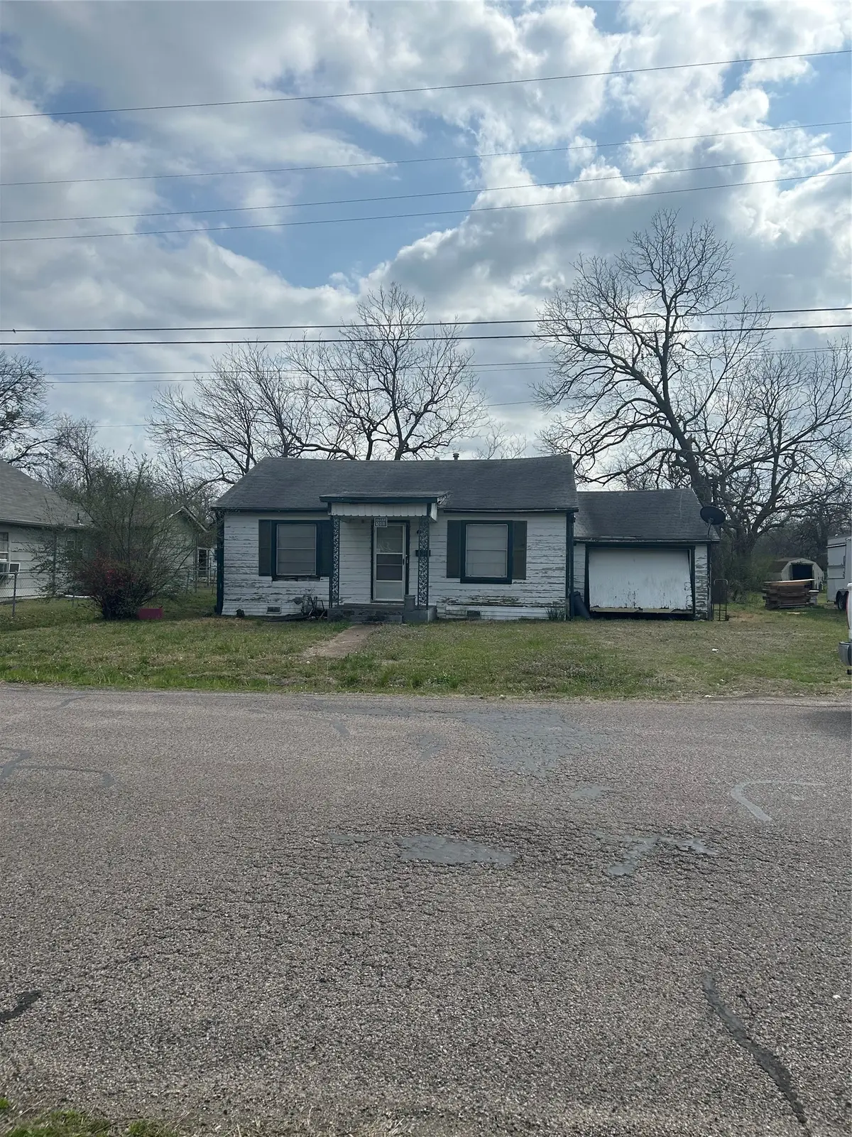 509 Allen Avenue, Bonham, TX 75418 - #1