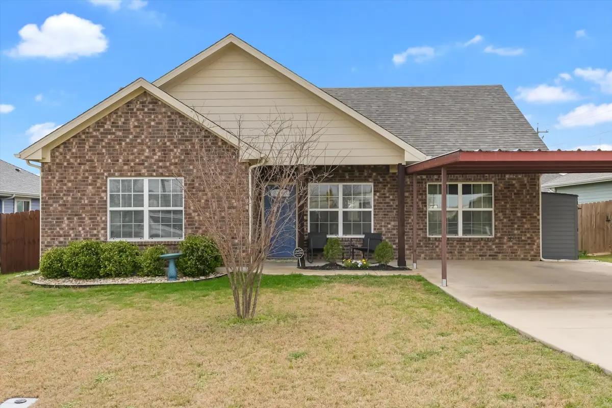 102 E Willow Street, Sanger, TX 76266 - #1
