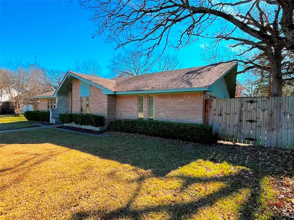 15 Post Oak Trail, Greenville, TX 75402