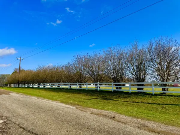 1926 Vz County Road 3103, Edgewood, TX 75117