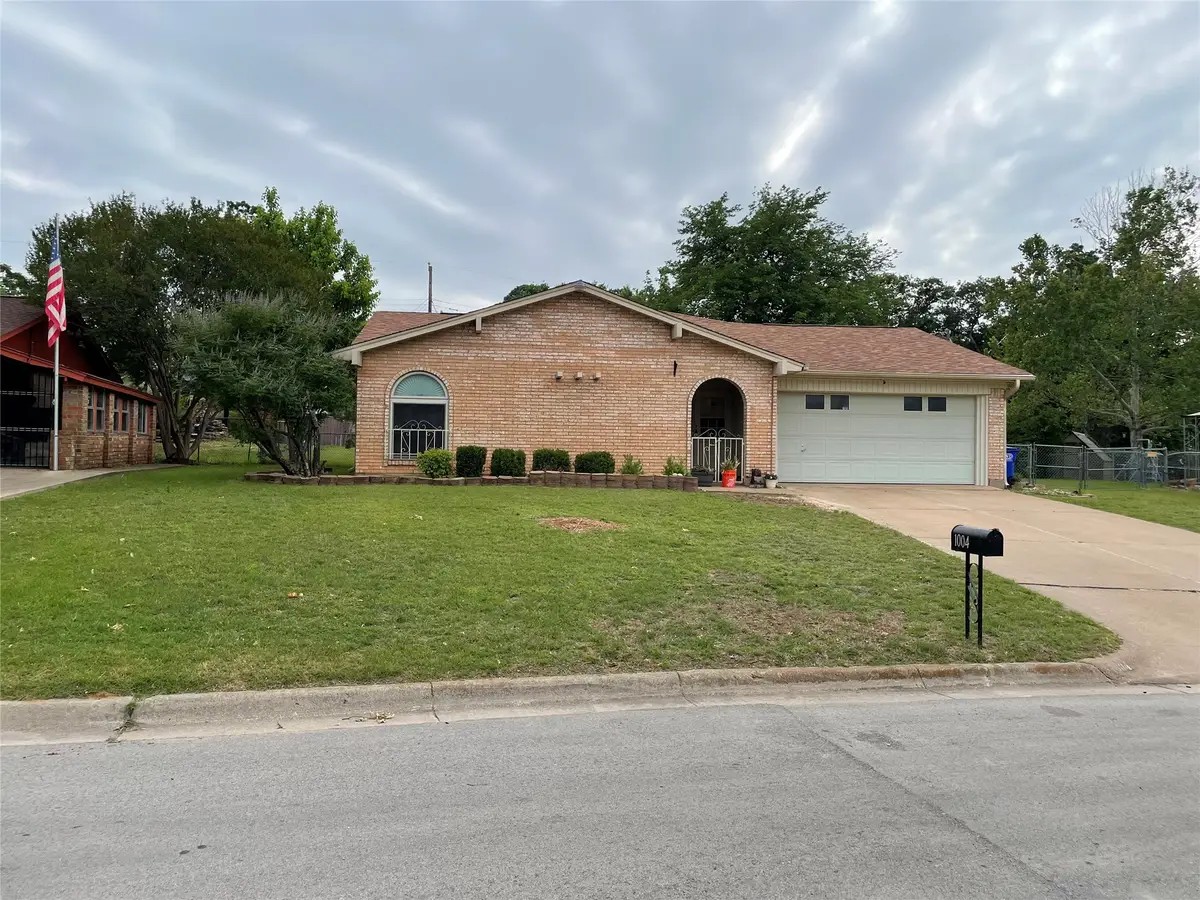 1004 Gladstone Avenue, Azle, TX 76020 - #1