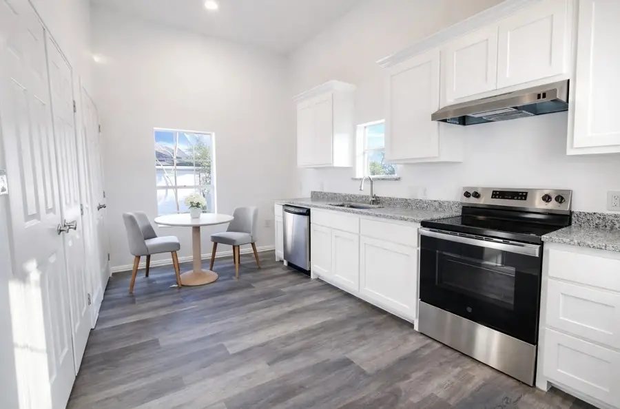 415 W 7th Street, Bonham, TX 75418 - #3