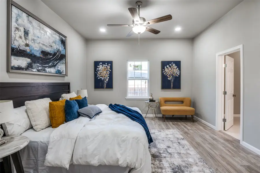 410 S Grand Avenue, Gainesville, TX 76240 - #2
