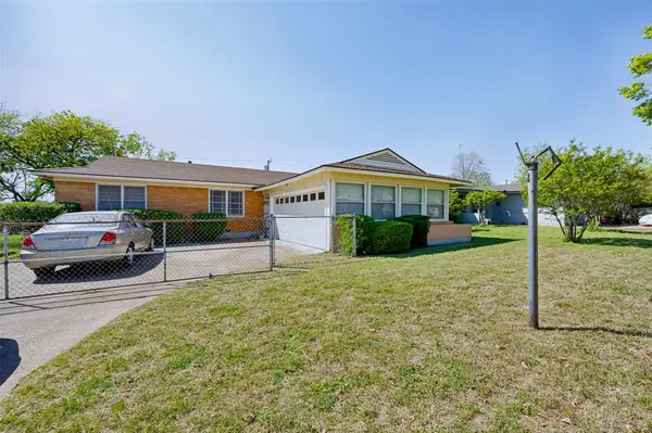 4123 Huckleberry Circle, Dallas, TX 75216