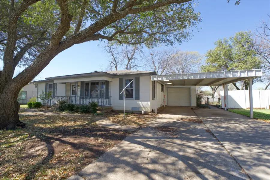 609 Cedar Street, Muenster, TX 76252 - #2