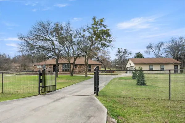 1508 Canyon Creek Drive W, Azle, TX 76020