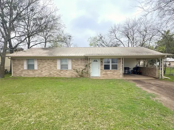 302 Sayle Street, Cumby, TX 75433