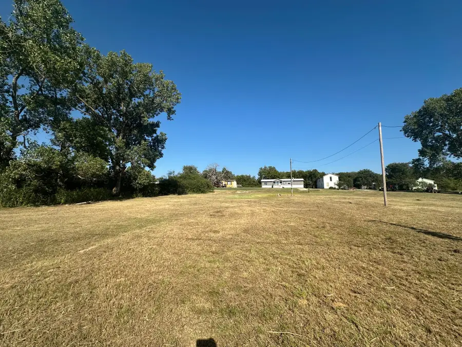 240 First Street, Oak Ridge, TX 76240 - #2