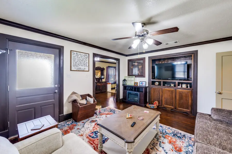 412 N 10th Street, Sanger, TX 76266 - #3