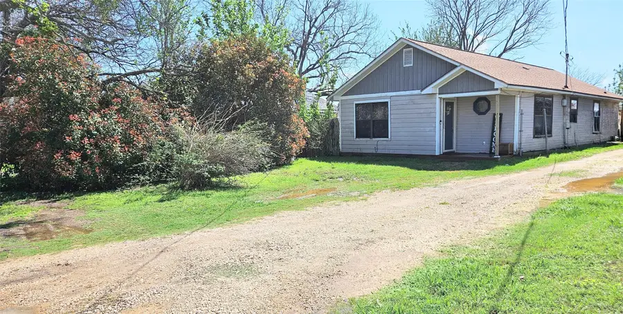 402 E Spruce Street, West, TX 76691 - #2