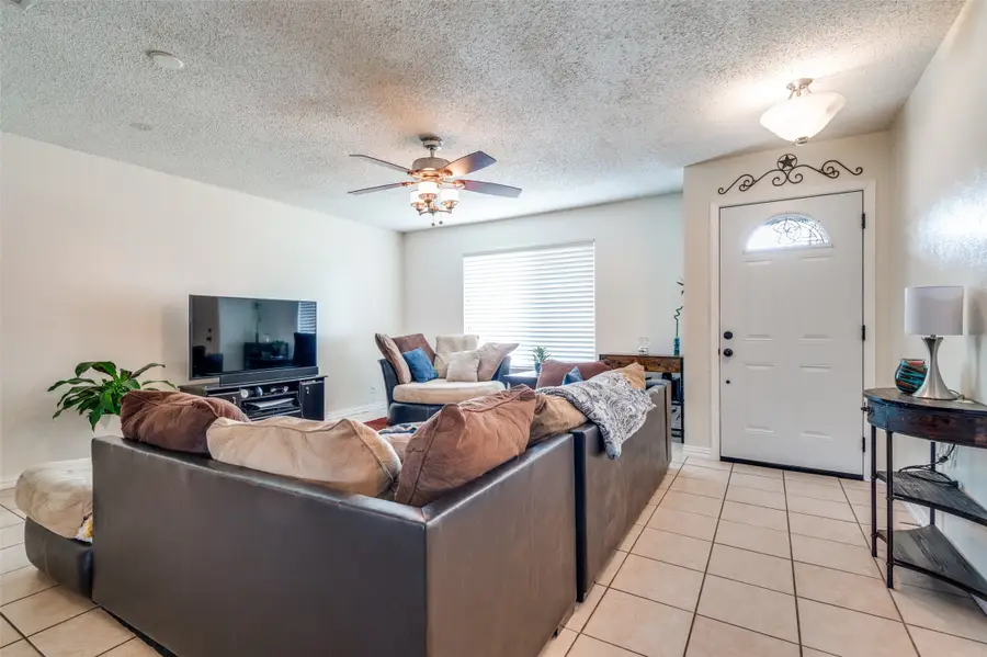 813 Prestwick Street, Bedford, TX 76022 - #2