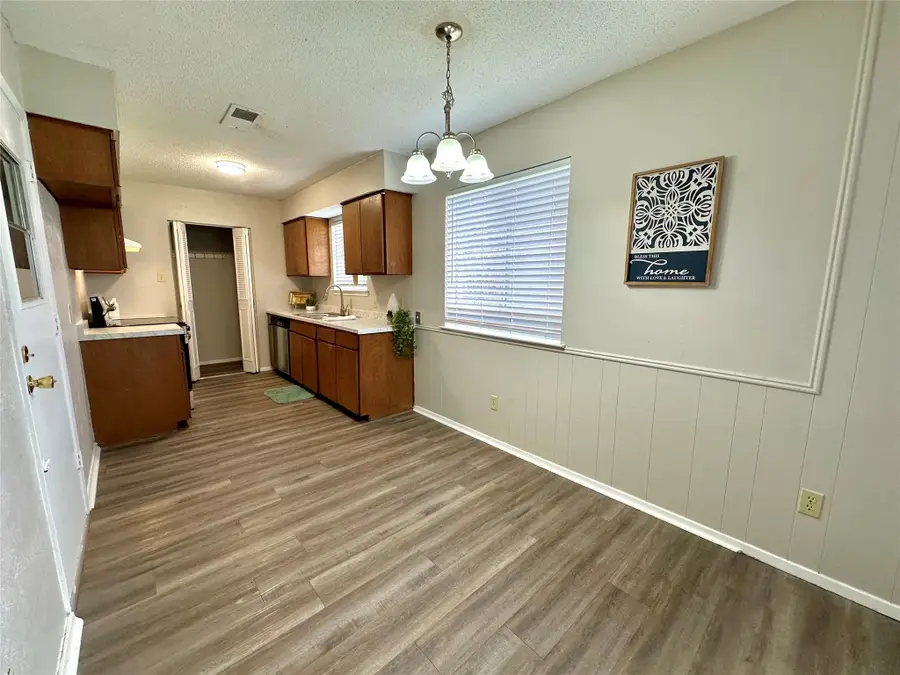 110 Glen Rose Avenue, Cleburne, TX 76033 - #3