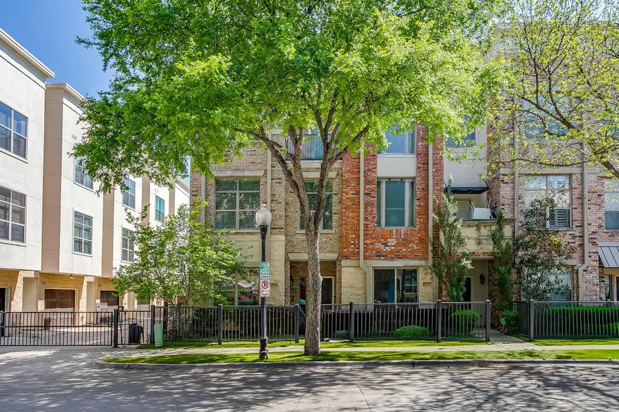 714 E 1st Street, Fort Worth, TX 76102 - #2