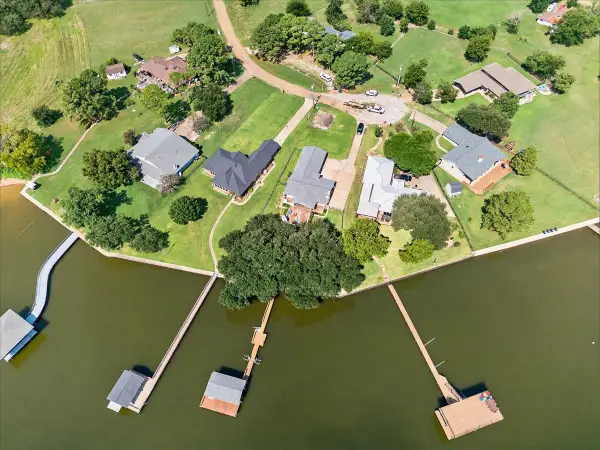 114 Baker B Ranch Road, Trinidad, TX 75163