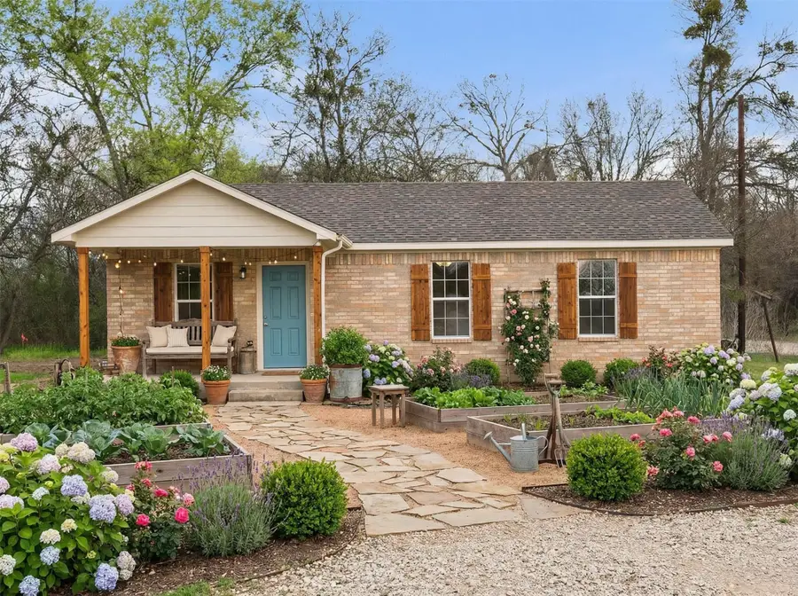 900 S 3rd Avenue E, Dawson, TX 76639 - #2