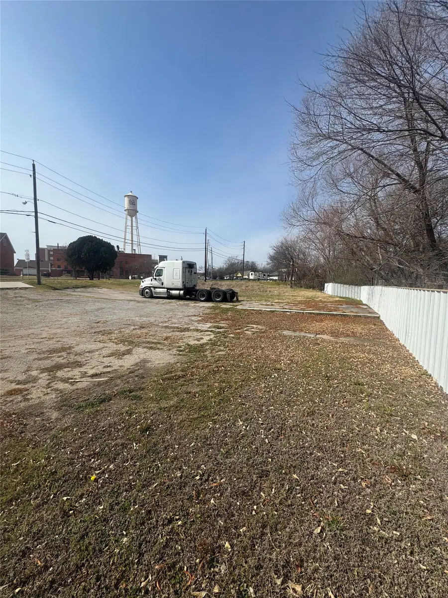 2151 E Ann Arbor Avenue, Dallas, TX 75216 - #2