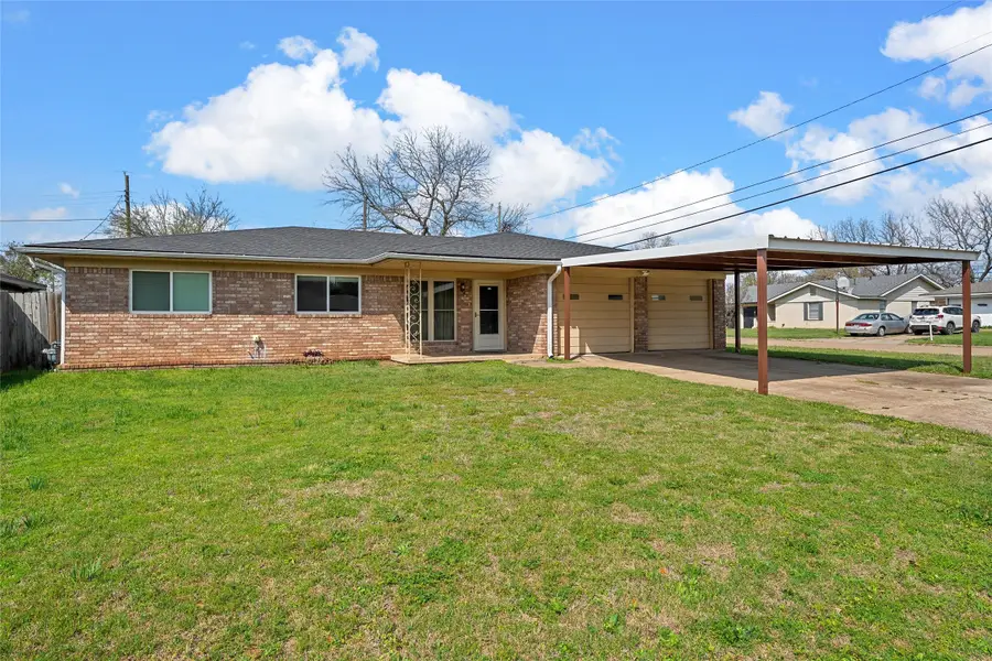 409 Greenleaf Drive, Lacy Lakeview, TX 76705 - #2