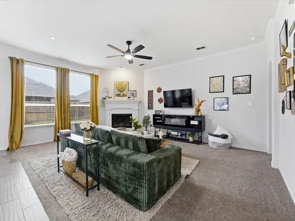 3061 Bella Lago Drive, Fort Worth, TX 76177