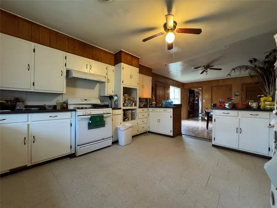 733 Foster Street, Marlin, TX 76661 - #2