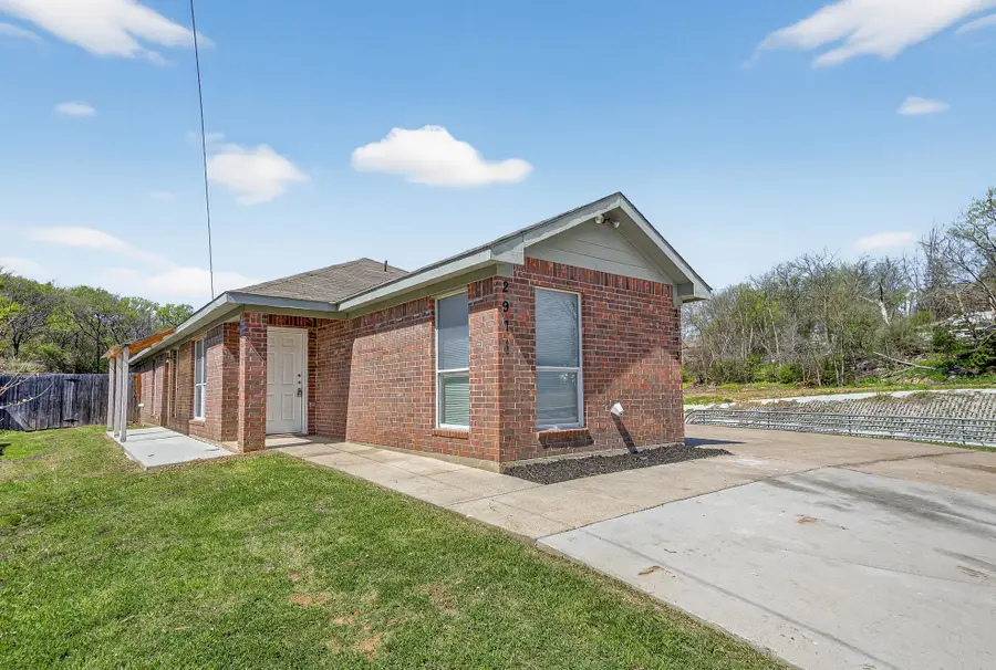 2971 Loving Avenue, Fort Worth, TX 76106 - #2