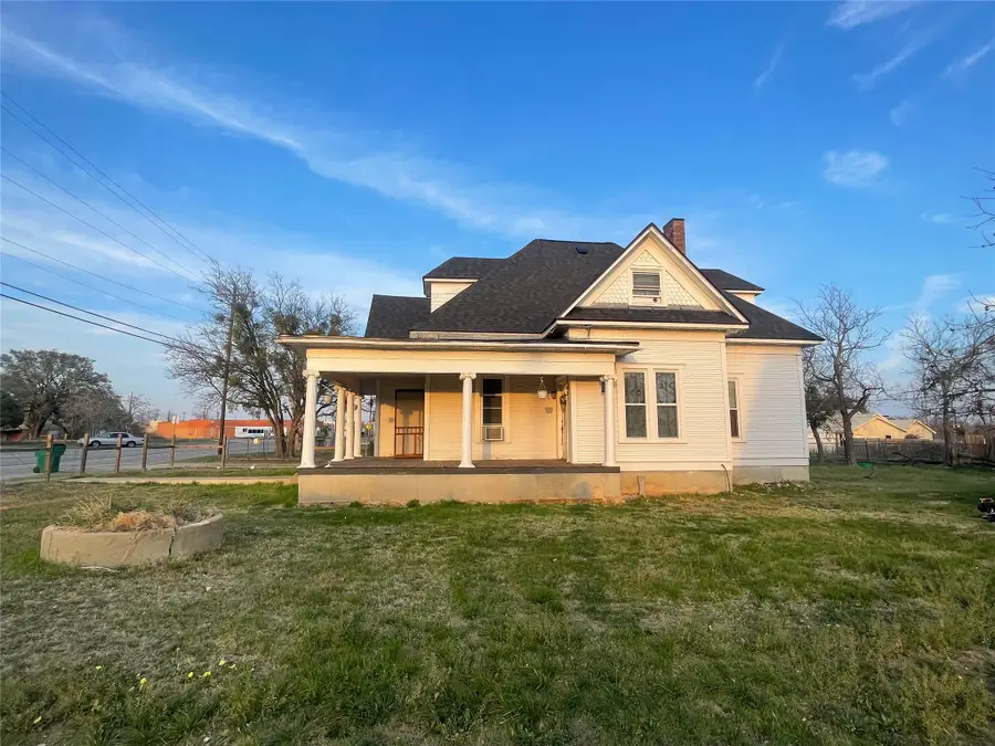 215 W Main Street, Lometa, TX 76853 - #2