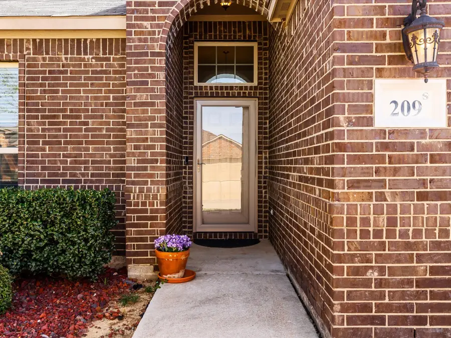 209 Emerald Creek Drive, Fort Worth, TX 76131 - #2