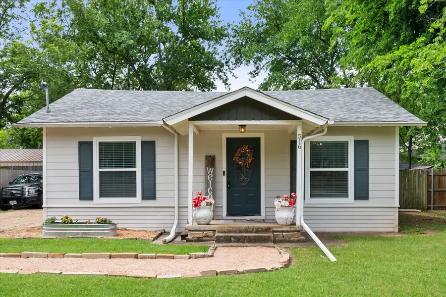 516 E Ross Street, Waxahachie, TX 75165 - #2