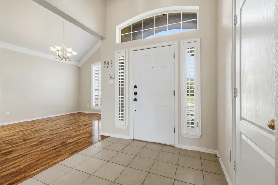 1052 E Seminole Trail, Carrollton, TX 75007 - #2