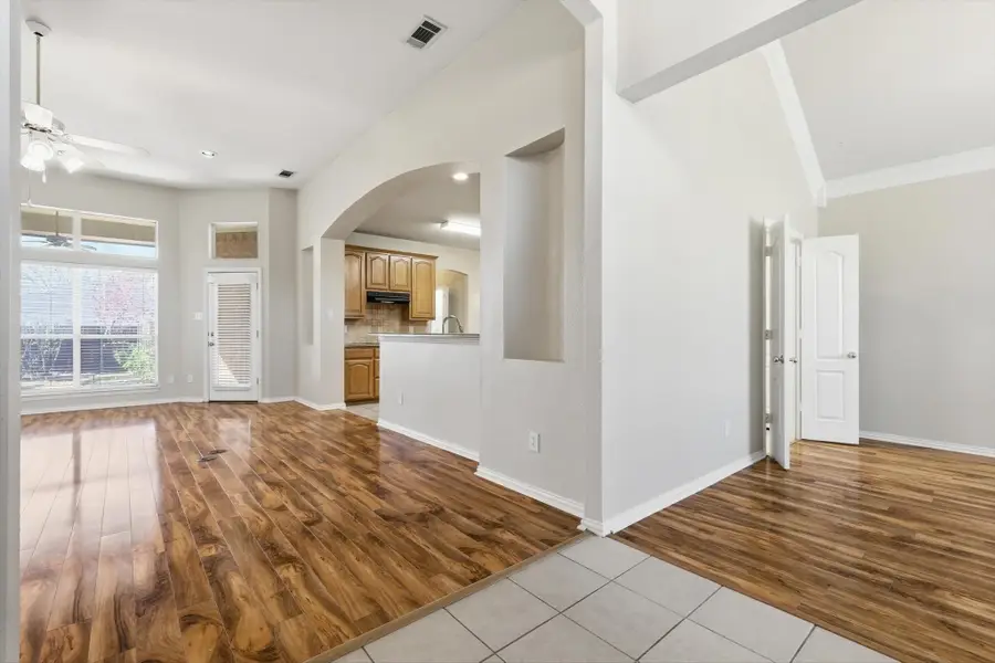 1052 E Seminole Trail, Carrollton, TX 75007 - #3