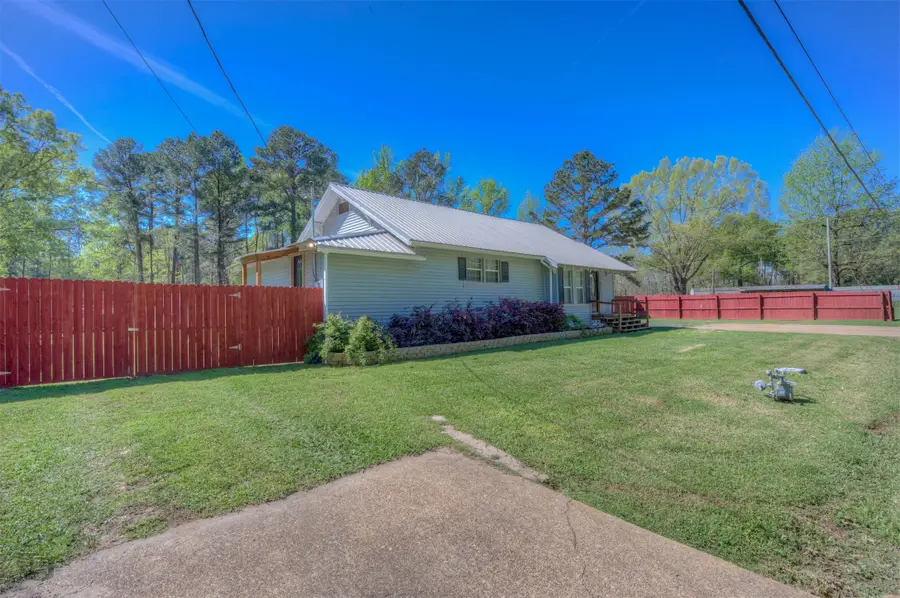 141 W Mckinley Avenue, Haughton, LA 71037 - #3