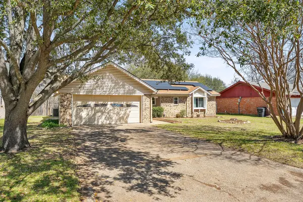 2012 Pebblecreek Drive, Cleburne, TX 76033