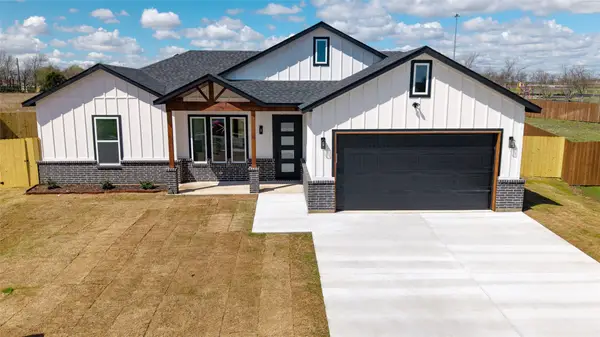 592 Highview Court, Godley, TX 76044