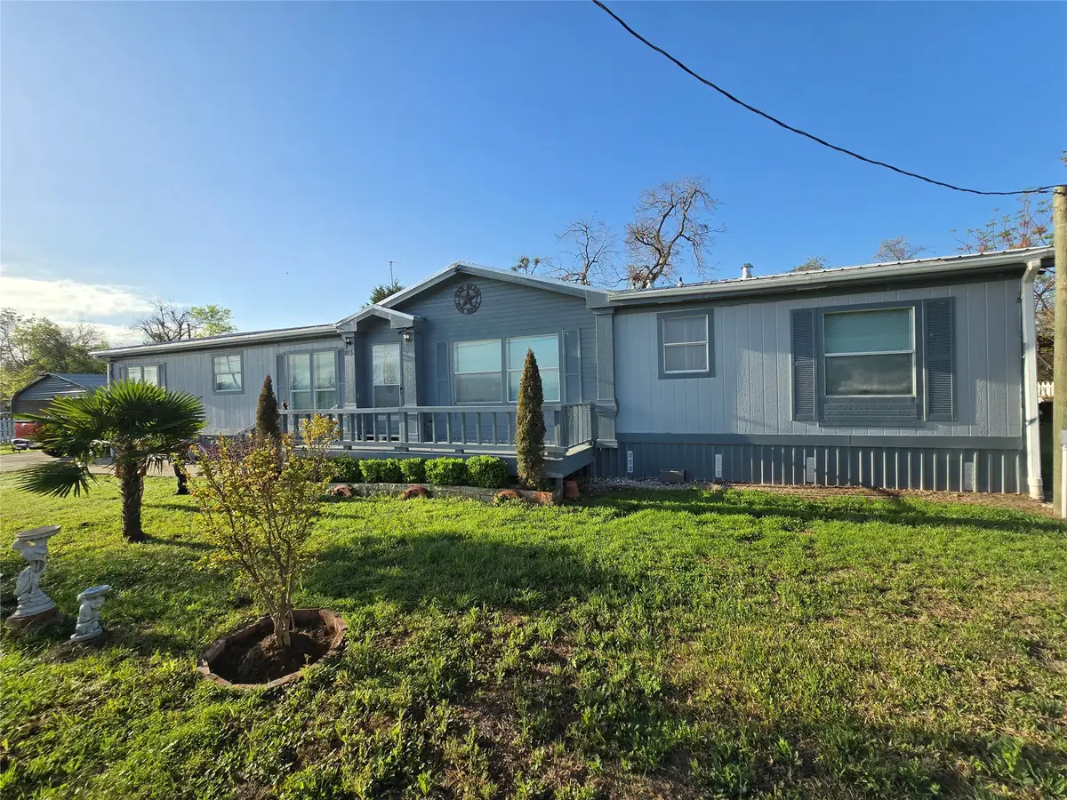 813 W 12th Street, Cameron, TX 76520 - #1