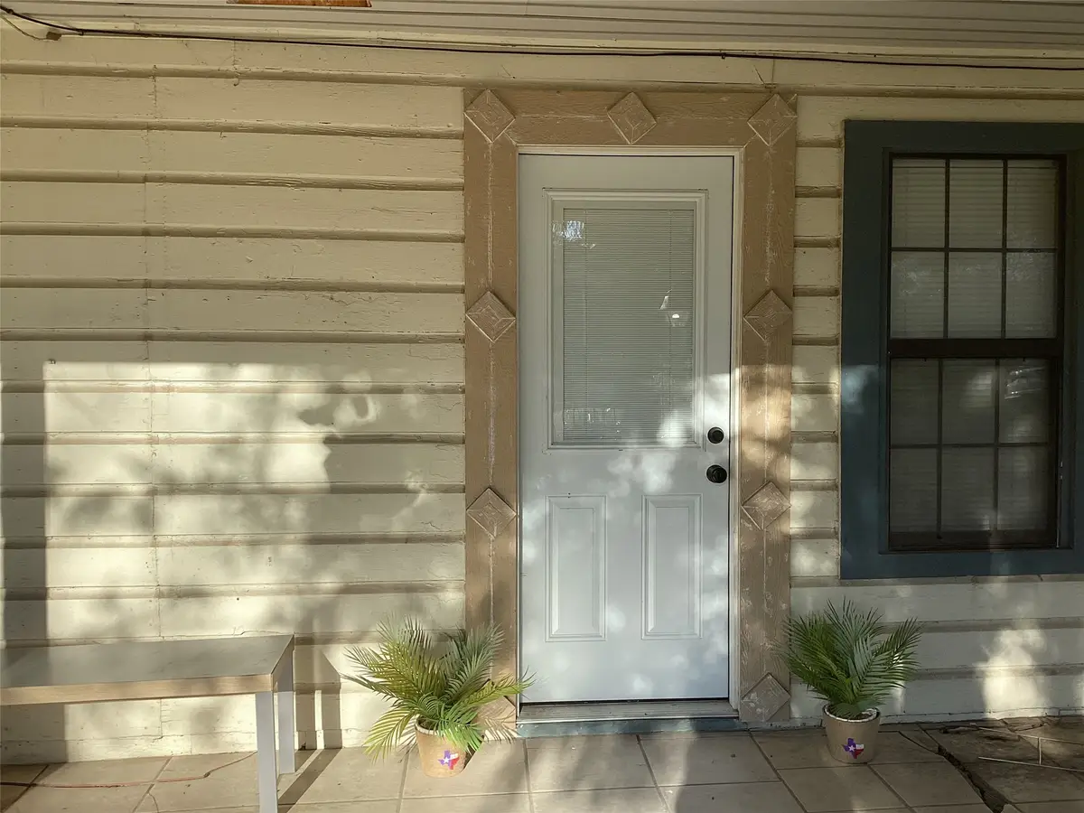 313 SW 6th Street, Grand Prairie, TX 75051 - #1