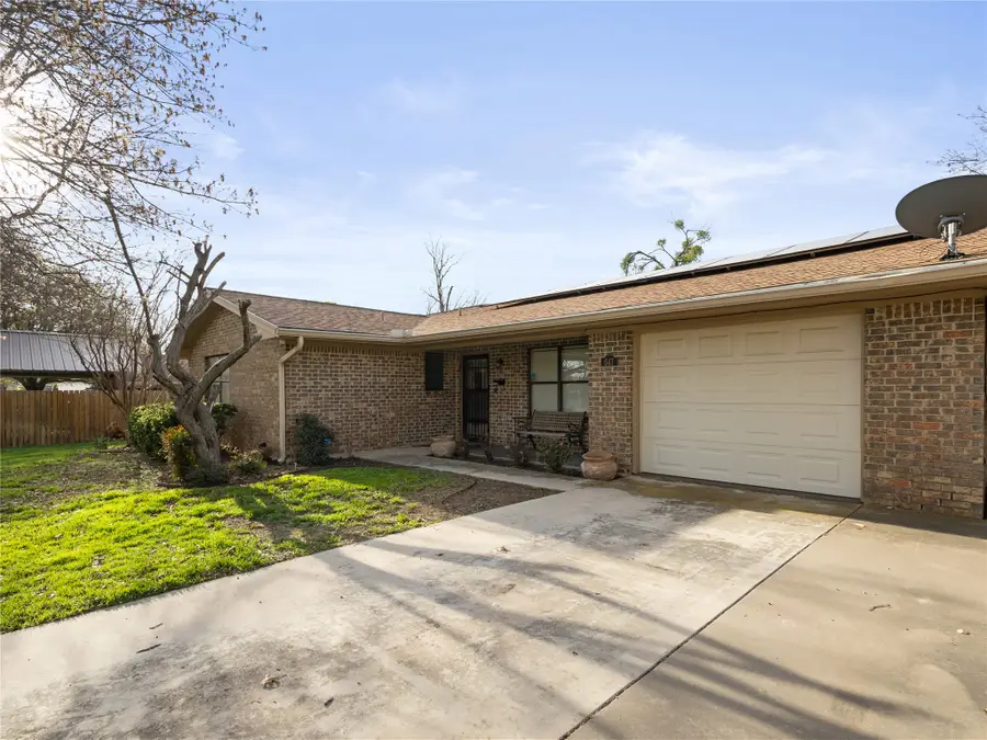 647 W Travis Street, Dublin, TX 76446 - #2