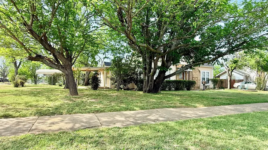 1122 4th Street, Graham, TX 76450 - #2