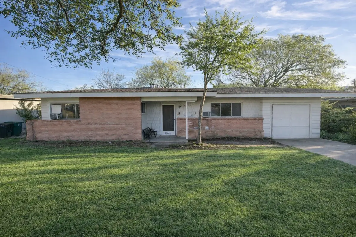 8401 Kinsale Court, Fort Worth, TX 76116 - #1