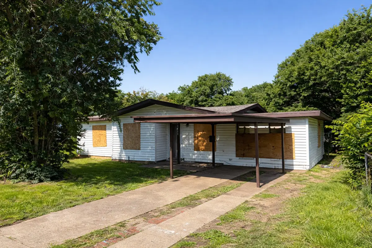 3408 S Hughes Avenue, Fort Worth, TX 76119 - #1