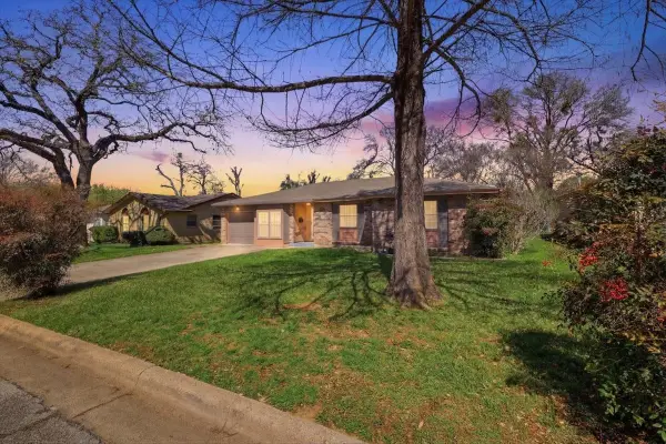 800 Brownstone Street, Euless, TX 76039