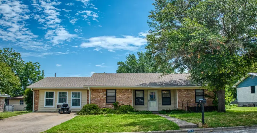 914 S Ave N, Clifton, TX 76634 - #2