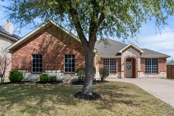 1020 Fair Oaks Drive, Grand Prairie, TX 75052