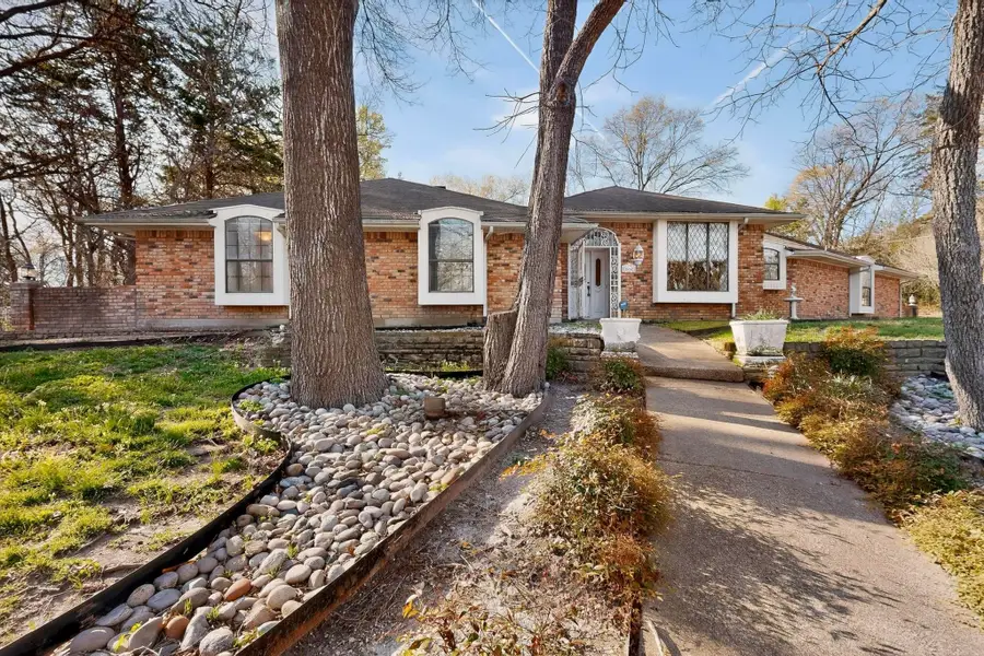 266 N Creekwood Drive, Lancaster, TX 75146 - #2